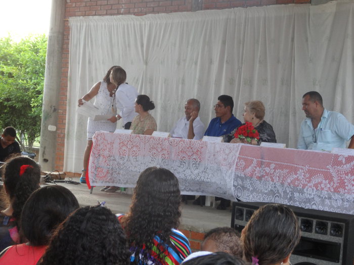 Ceremonia de graduación para alfabetizadores y alfabetizados del convenio  entre UNIAGRARIA y el Grupo Agroempresarial  Hacienda La Gloria