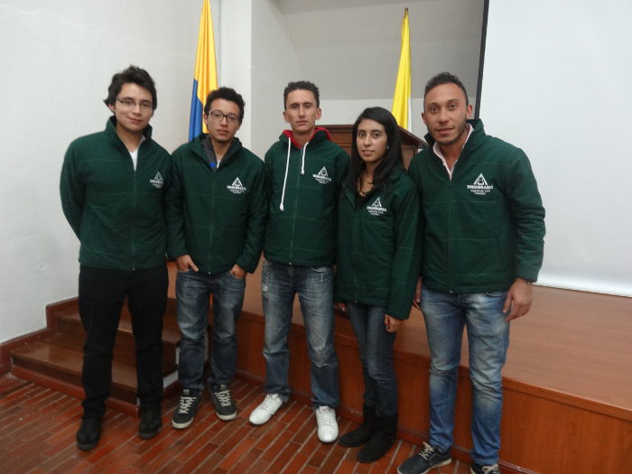 Entrega de chaquetas distintivas para los estudiantes monitores de cada programa académico en Uniagraria