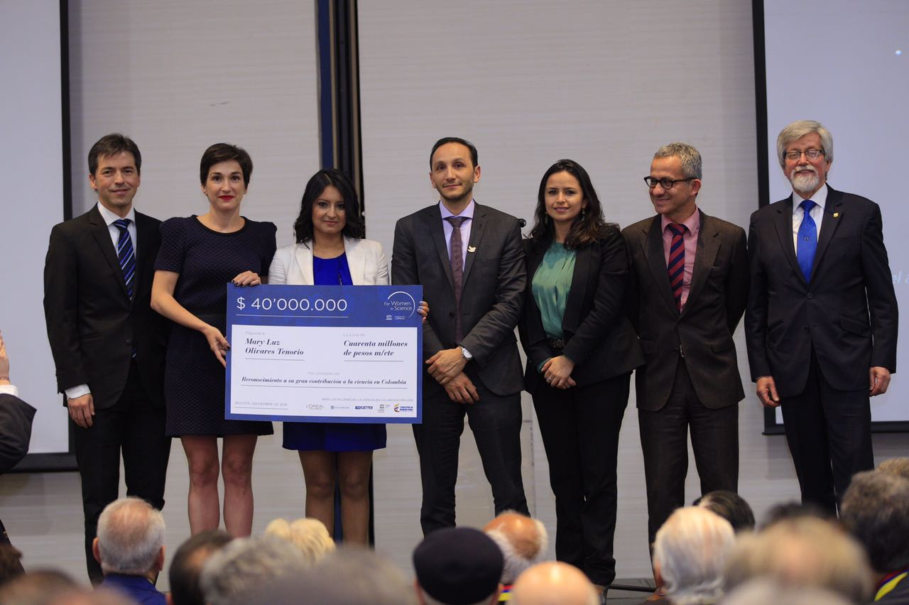 Nuestra directora del programa de Ingeniería de Alimentos Mary Luz Olivares, premiada por su investigación con la Uchuva