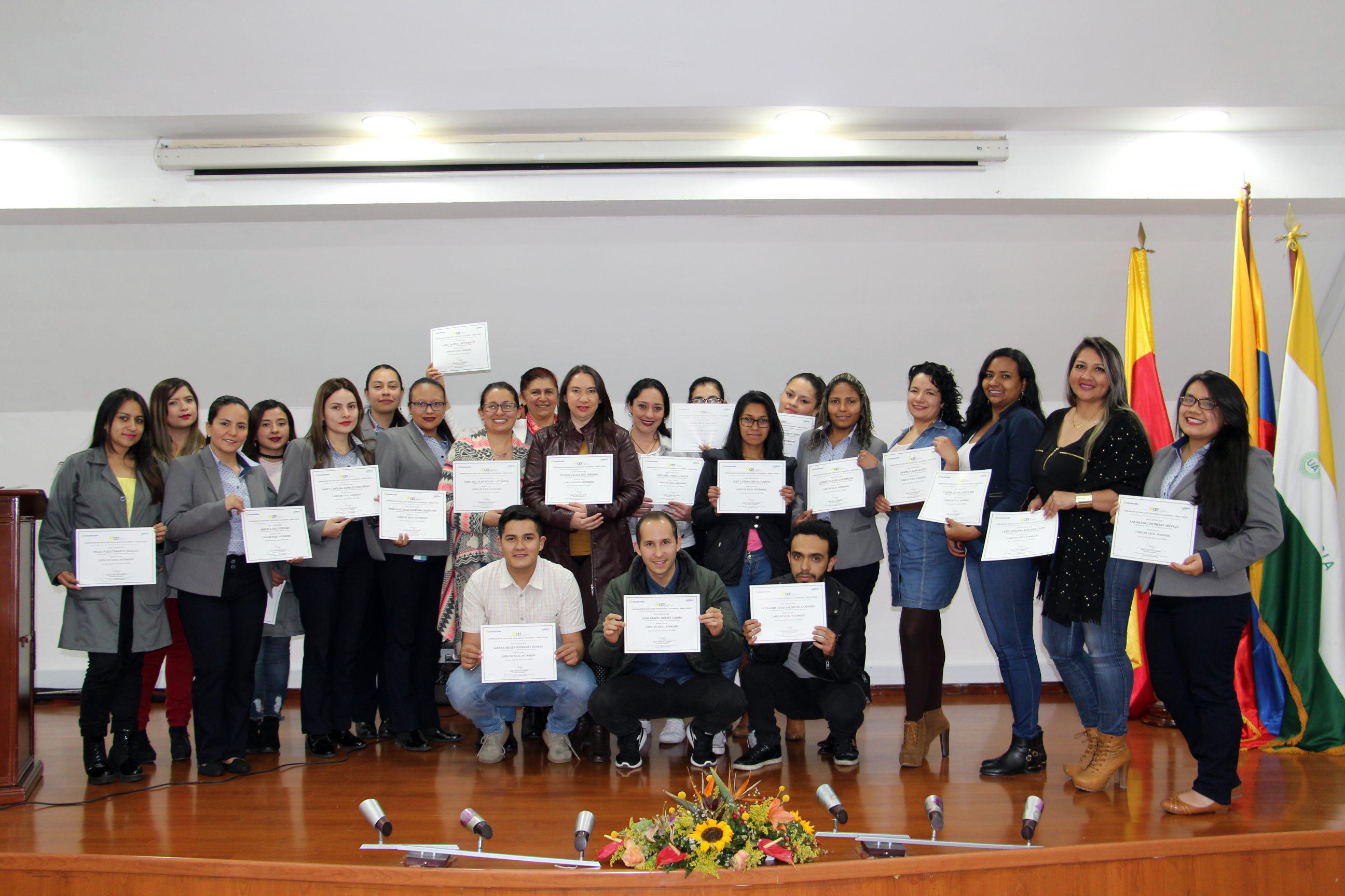 Celebramos el grado de los cursos en Excel de nuestros funcionarios