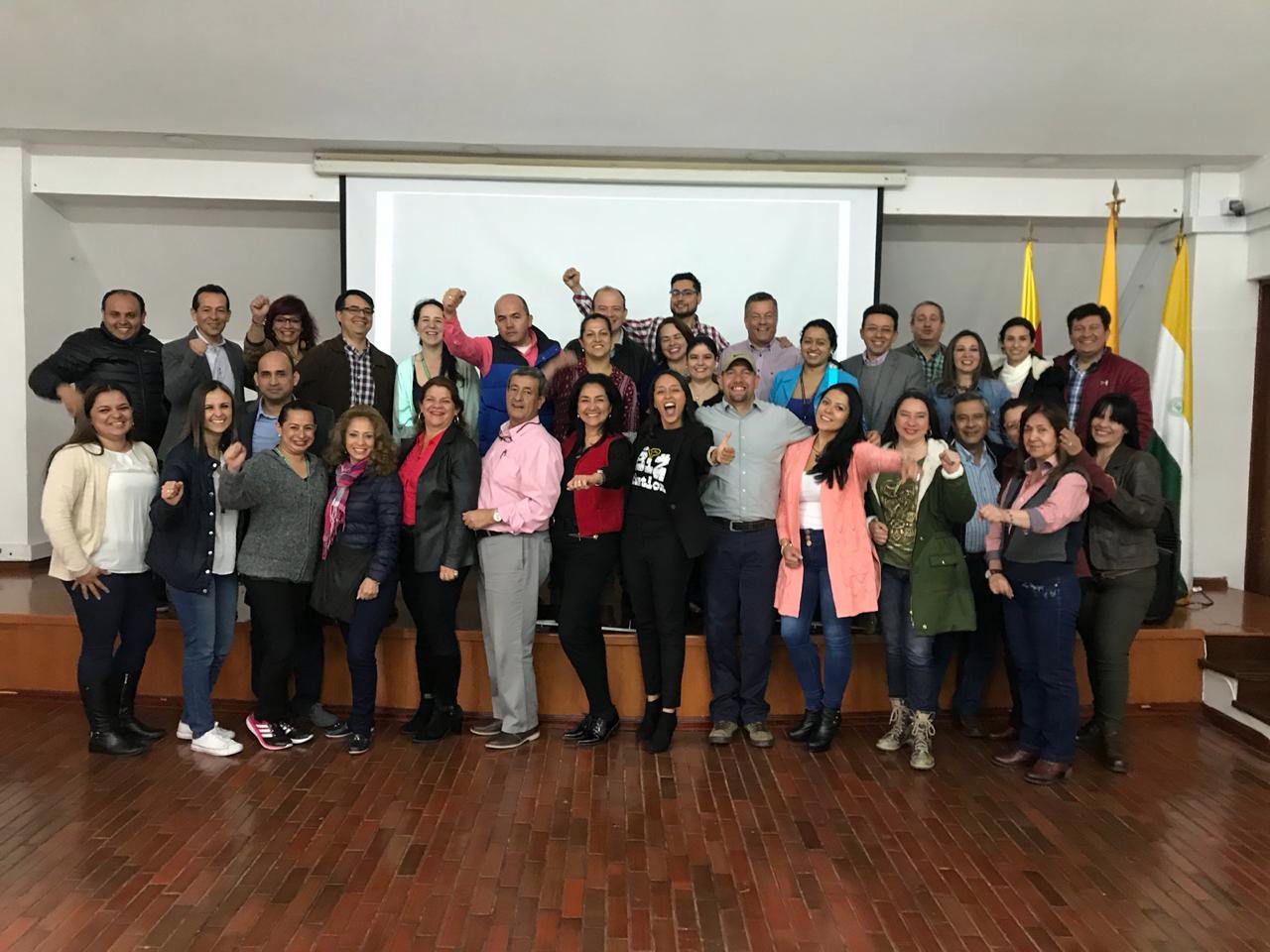 Entrenamiento en liderazgo y trabajo en equipo utilizando técnicas de PNL y cerebro triádico