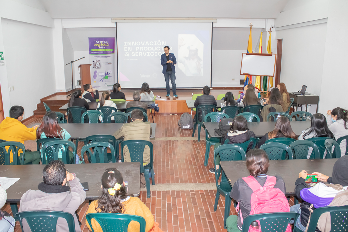 Fotografías del Taller Innovación en Productos y Servicios.