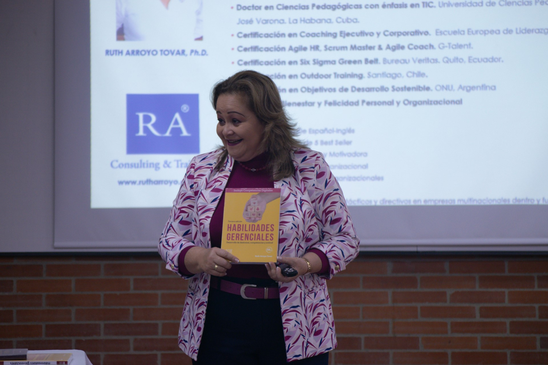 Innovador Tanque de Pensamiento en Uniagraria: explorando el rol emprendedor del docente en la educación para el Siglo XXI
