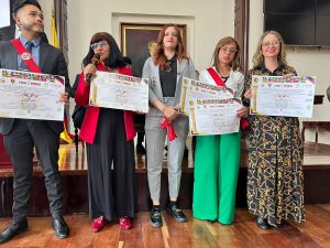 Docente de UNIAGRARIA recibe el Premio Magna Cruz Bolivariana 2023 por su compromiso con los DD.HH.