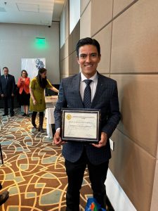 Reconocimiento al director del Programa de Medicina Veterinaria de UNIAGRARIA