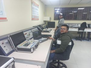 Estudiantes de Ingeniería Mecatrónica de UNIAGRARIA Realizan Inmersión Práctica en la Escuela de Comunicaciones Militares