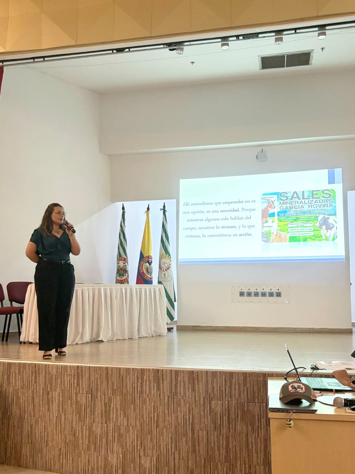 Docente Laura Álvarez representó al programa de Especialización en Gestión de Agronegocios en importante congreso internacional en Villavicencio