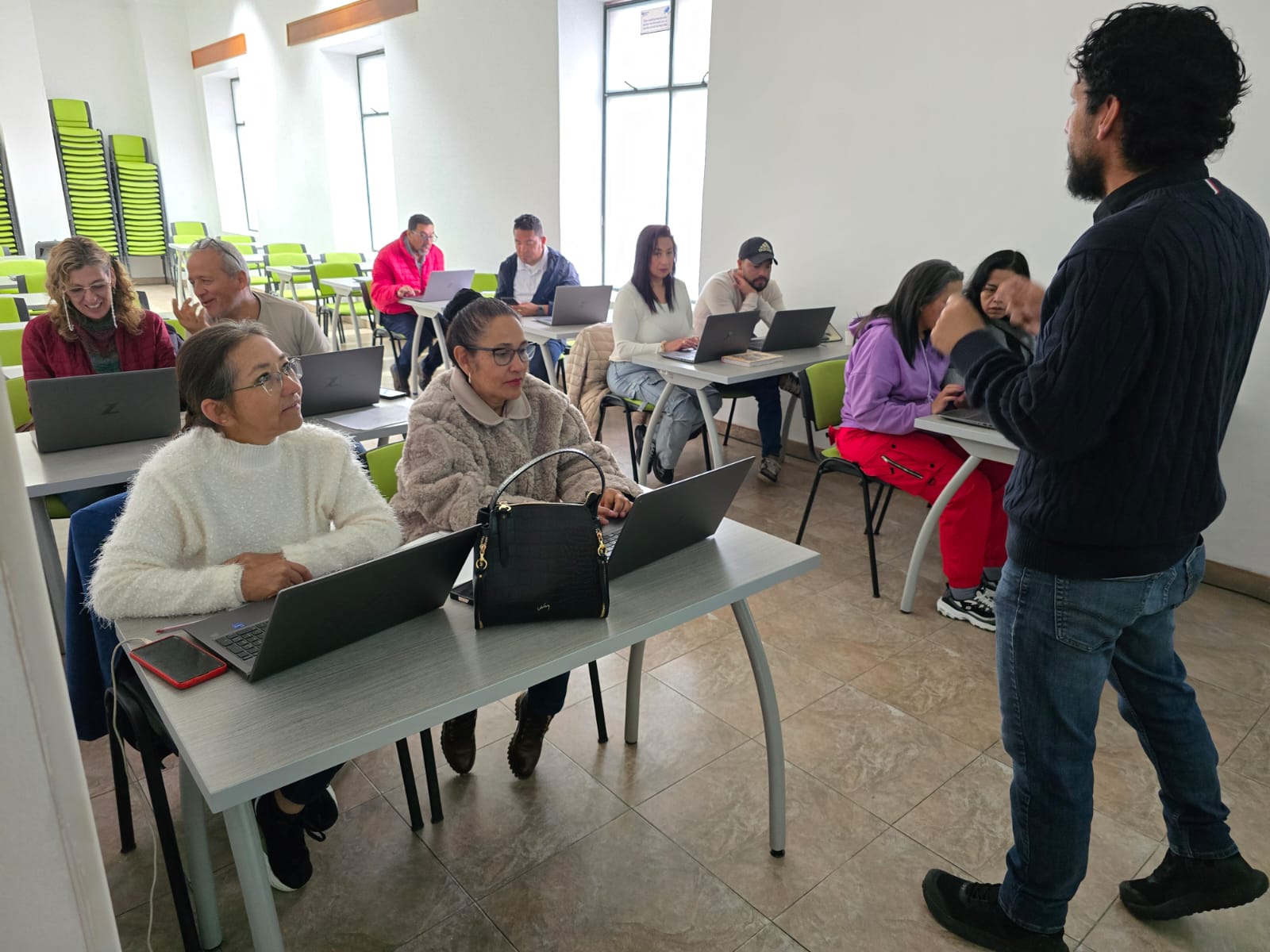 UNIAGRARIA Facatativá fortalece la formación docente en nuevas tecnologías a través de un taller de Inteligencia Artificial