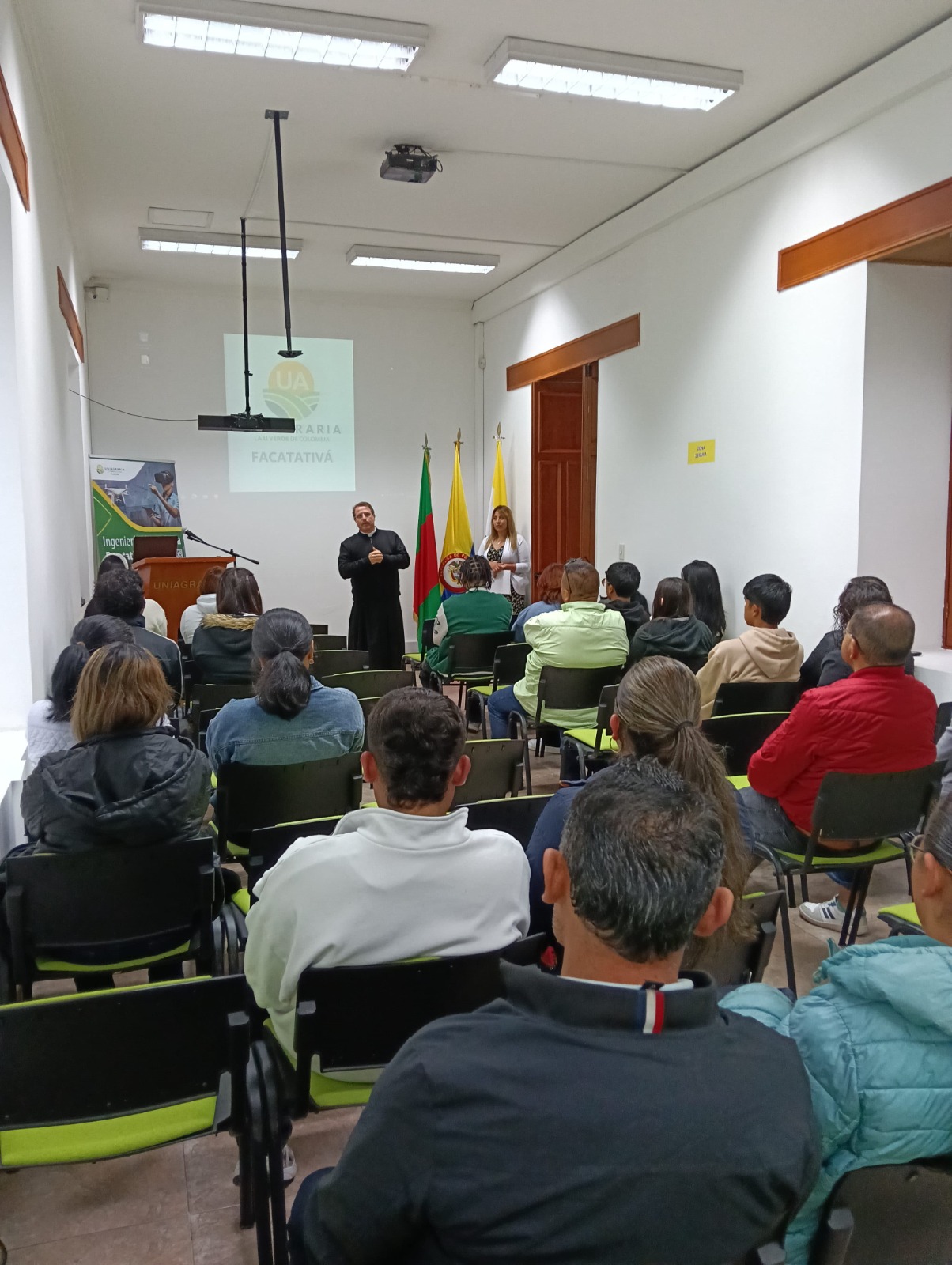 Estudiantes del Colegio San Agustín participaron en charla sobre ciberbullying en UNIAGRARIA Facatativá