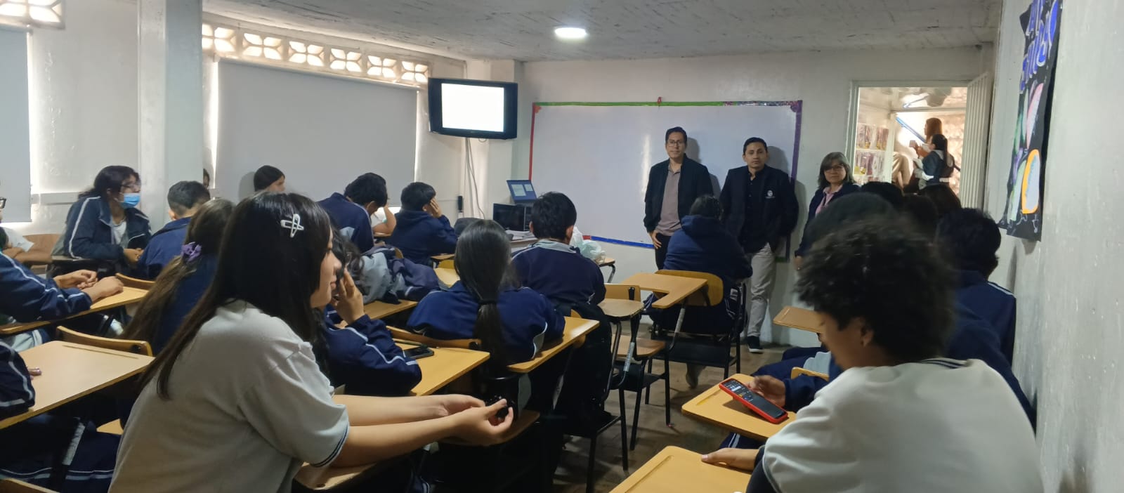 Ingeniería Industrial continúa capacitando a estudiantes y docentes de colegios en tecnologías emergentes
