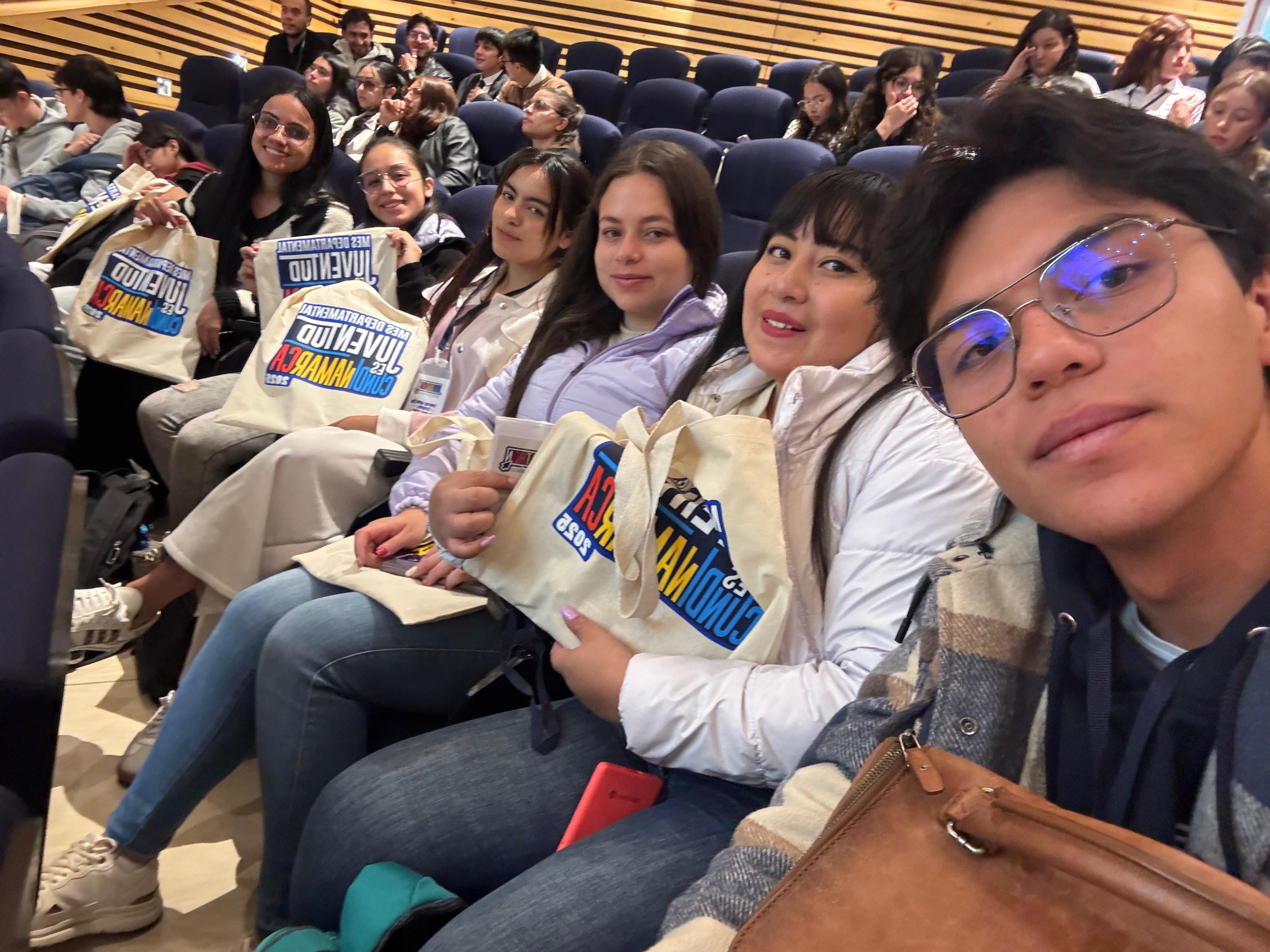Semillero COMETA de Ingeniería de Alimentos participa en HackatonLab de la Gobernación de Cundinamarca