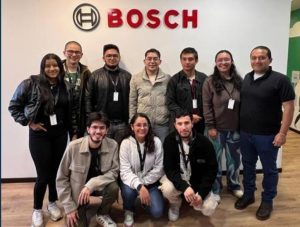 Ingeniería Mecatrónica de UNIAGRARIA integra tecnologías Bosch Rexroth en su curso de Automatización Industrial