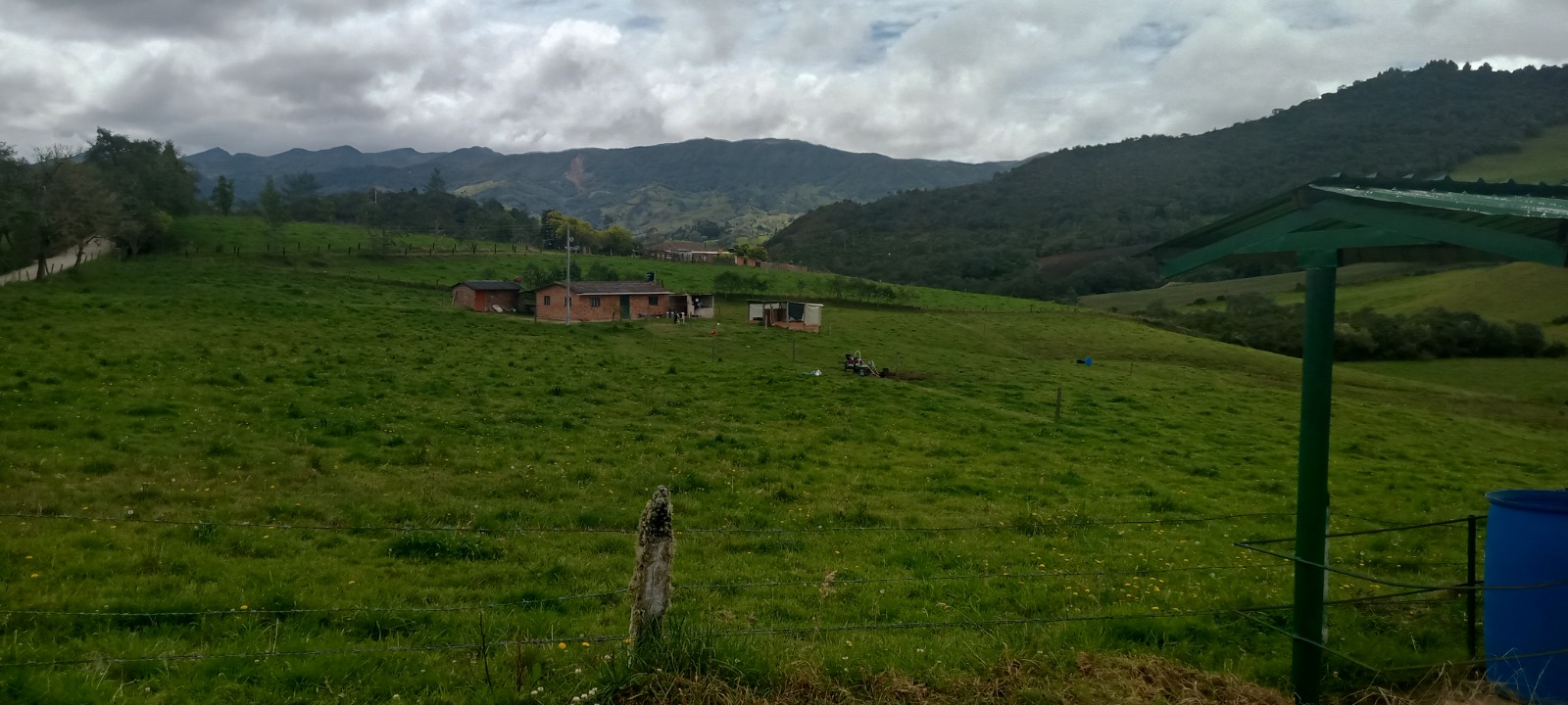 UNIAGRARIA articula esfuerzos para fortalecer la competitividad lechera en Sesquilé