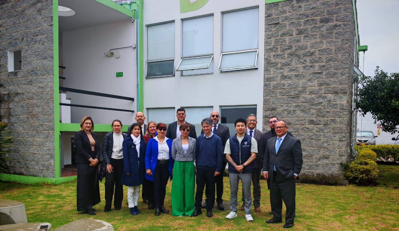 Consultorio Jurídico de UNIAGRARIA recibe reconocimiento por su excelencia en visita de seguimiento del Ministerio de Justicia