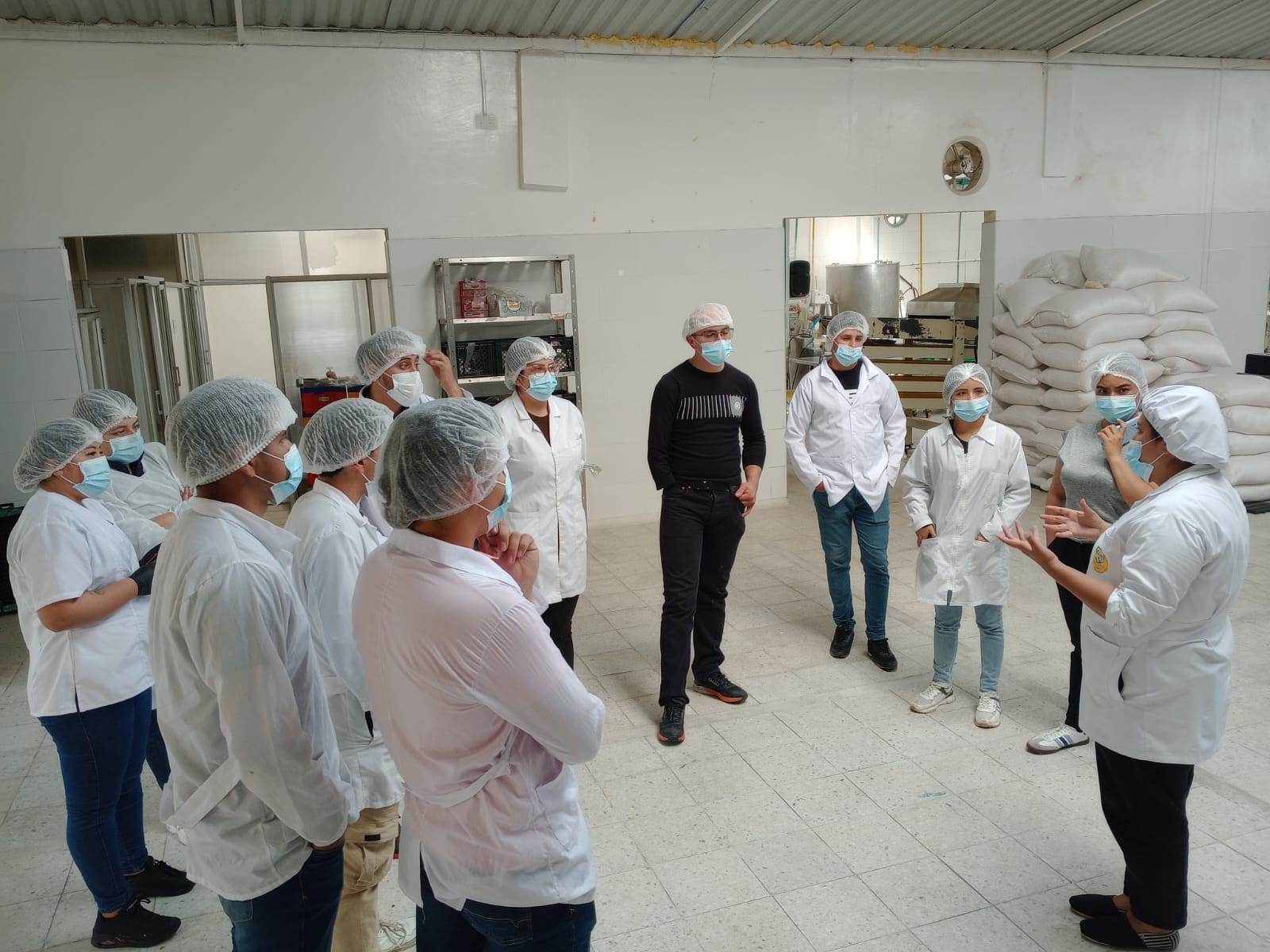 De la teoría a la práctica: estudiantes de UNIAGRARIA visitan Masarepa Lilia
