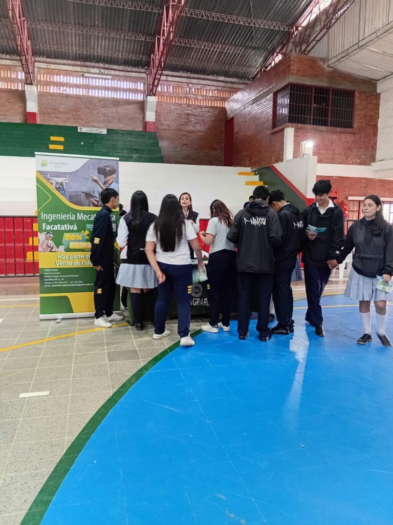 UNIAGRARIA participó en la Feria Universitaria de la Semana de la Juventud en Anolaima, Cundinamarca