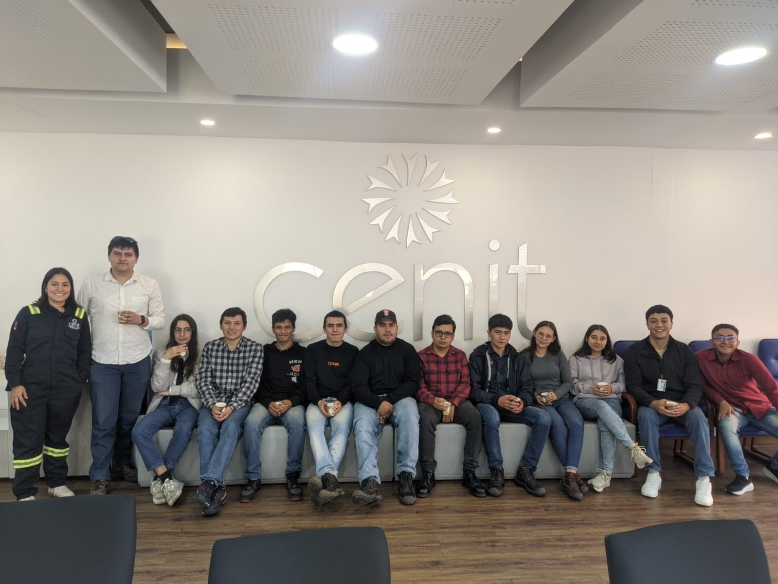 Estudiantes de Ingeniería Mecatrónica de UNIAGRARIA realizaron visita académica a la planta Mansilla de CENIT en Facatativá